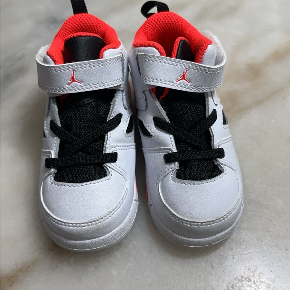 Nike Air Jordans Basketball Shoes White Black DM1687-106 Kids Size 7c